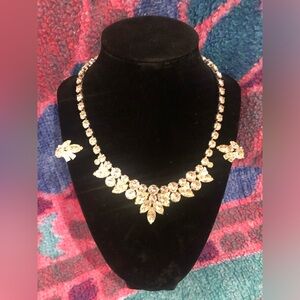 Eisenberg ice (Sparkly) necklace and clip on earrings!